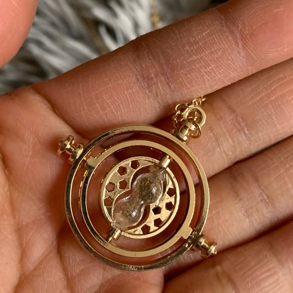 NWOT Harry Potter Time Turner Swiveling Hourglass Rotating Time Necklace - Picture 7 of 7